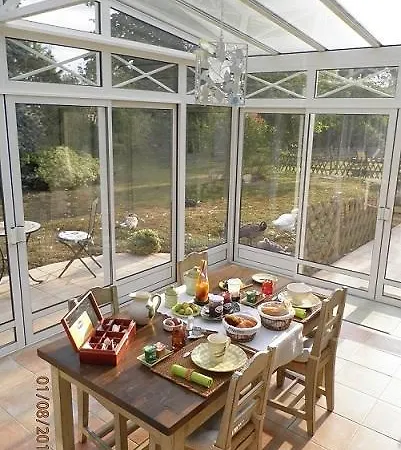 Au Bas Chalonge D'hotes Bed & Breakfast 3*