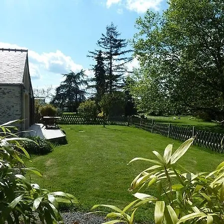 Au Bas Chalonge D'hotes
