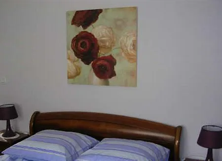 Au Bas Chalonge D'hotes Bed & Breakfast